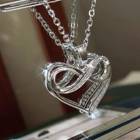 Infinity Necklace (NIP) - Picture 3 of 3